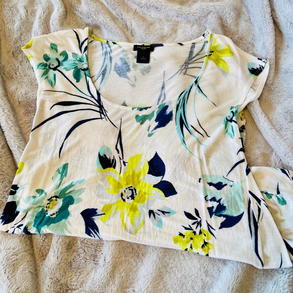 Ann Taylor Floral Cape-Sleeve shirt - Picture 2 of 2